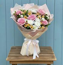 Букет цветов из:  Гвоздики, Орхидеи и Розы в Верейке