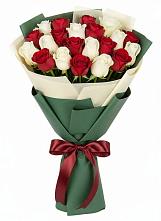 Букет Микс из красных и белых роз в Верейке