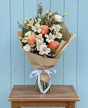 Букет цветов из:  Альстромерии, Лизиантусы, Розы и Хризантемы в Верейке