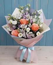 Букет цветов из:  Лизиантусы, Розы, Альстромерии и Гипсофила в Верейке