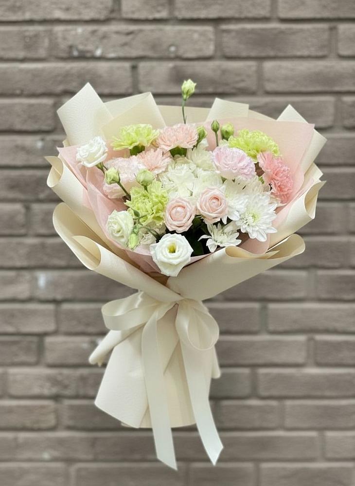 Букет цветов из: Гвоздики, Розы, Лизиантусы и Хризантемы в Верейке