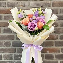 Букет цветов из:  Лизиантусы и Розы в Верейке