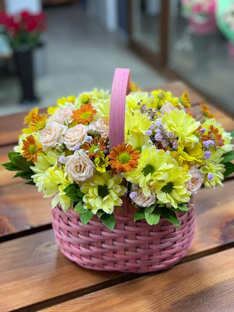 Цветочная композиция из Хризантемы и Розы в корзине в Верейке