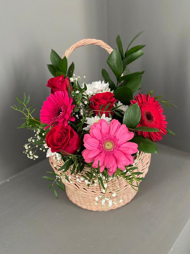 Цветочная композиция из Розы, Хризантемы и Герберы в корзине в Верейке