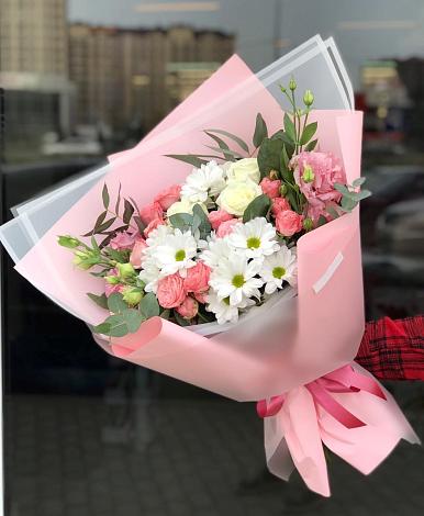 Букет цветов из: Розы, Лизиантусы и Хризантемы в Верейке