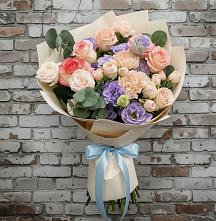 Букет цветов из:  Розы, Лизиантусы и Гвоздики #REPLACE_PRED# Верейке